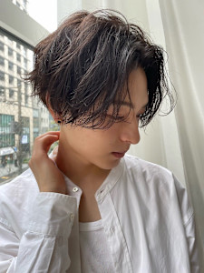 センター分けニュアンスメンズカットメンズパーマダークアッシュ