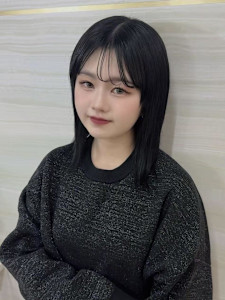 《鈴木茉奈》ブルーブラック/髪質改善トリートメント - elu by lovis掲載