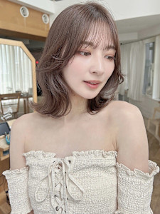 ブリーチなし外ハネミディアムレイヤーカット小顔鎖骨ミディアム - Violet掲載