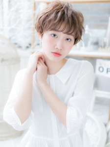 アシンメトリー外国人風耳かけオン眉ショート　ヘーゼルブラウン