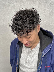 大人の男らしさを引き出すパーマスタイル - CØDE by KENJE掲載