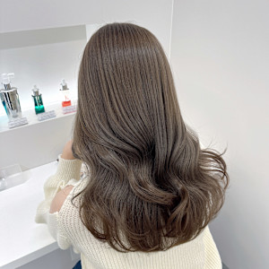 カラー＋潤いトリートメントで後ろ姿美人 - CYM掲載