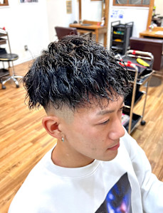 ダウンバング　ツイストスパイラルパーマ　スキンフェードカット