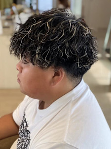 メンズパーマ波巻きツイストスパイラル刈り上げセンターパート - Charm by KENJE掲載