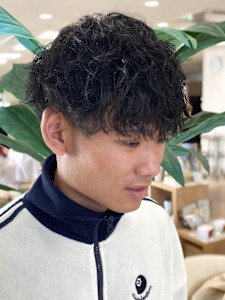 メンズパーマ波巻きツイストスパイラル刈り上げセンターパート - Charm by KENJE掲載