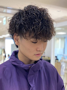 メンズパーマ波巻きツイストスパイラル刈り上げセンターパート - Charm by KENJE掲載