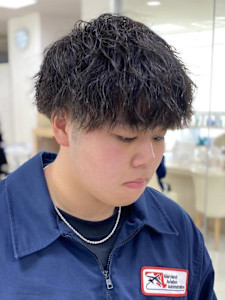 メンズパーマ波巻きツイストスパイラル刈り上げセンターパート - Charm by KENJE掲載