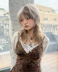 セクションカラー　ケアブリーチ　ブリーチカラー　原宿/表参道