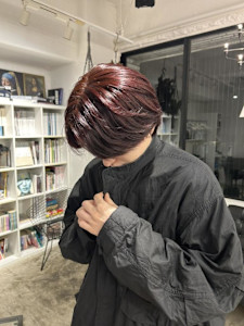 メンズ　レッドブラウン　センターパート