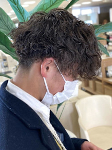 メンズパーマ波巻きツイストスパイラル刈り上げセンターパート