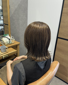 オリーブベージュ