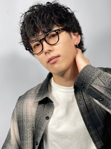 ツイストスパイラル×センターパートの無造作束感マッシュ - ヒロ銀座ヘアーサロン銀座一丁目店掲載