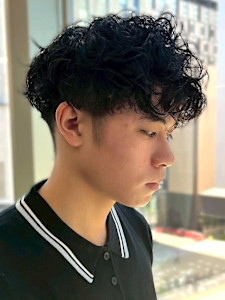 スパイラルパーマ ツーブロック 束感 マッシュパーマ 20代 - Men's salon SEPT. 博多掲載