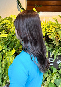 透明感と艶が叶う寒色ロング　