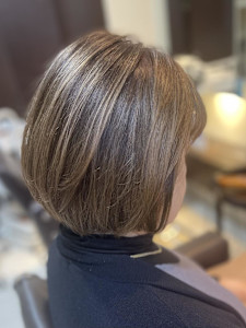 イルミナカラーで白髪ぼかしカラー - Stilla smooth掲載