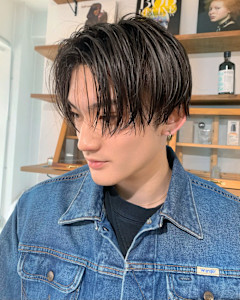 色気刈り上げセンターパートガイルヘアニュアンスパーマ