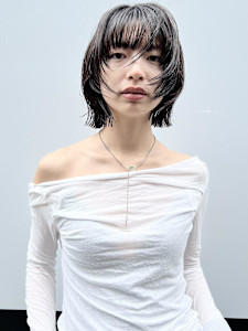 黒髪クラゲヘアーオリーブグレー小顔ココアベージュ丸型卵型ボブ