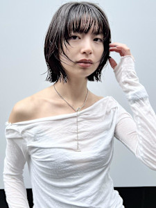 黒髪クラゲヘアーオリーブグレー小顔ココアベージュ丸型卵型ボブ