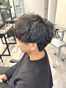 自然な動き×軽さが出る、扱いやすさ抜群のメンズパーマ - CØDE by KENJE掲載