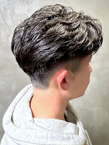 刈り上げ 毛流れパーマ オールバック ビジネスヘア 20代 - 完全個室 THIS IS BARBER 3rd掲載