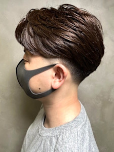 毛流れパーマ ツーブロック センターパート ブラウンカラー - 完全個室 THIS IS BARBER 3rd掲載