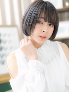 くすみカラー小顔前下がり切りっぱなしボブ　ミニマルボブ - COVER HAIR bliss 【カバー ヘア ブリス】川口/ららテラス川口東口駅前店掲載