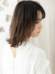 ゆるふわミディアムレイヤーカット小顔ウェットヘア30代40代