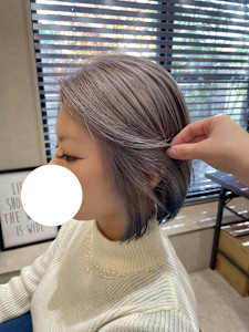 ペールシルバー×裾ブルーの個性派インナーカラー