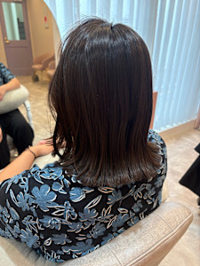 大人の外はねミディアム　艶ストレートスタイル