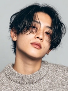 【ウェーブセンターパート×柔モード】余裕感を引き出す質感ヘア