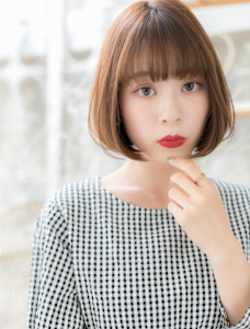 大人かわいいシースルー前髪前下がりミニボブ　ミニマルボブ