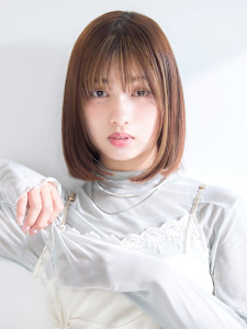 切りっぱなしボブ×前髪インナーカラー