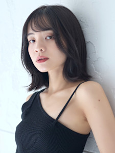 暗髪カラー×ニュアンスヘア×外ハネボブ