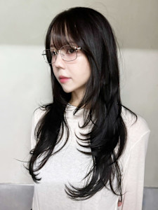 暗めカラー韓国ヘア顔周りレイヤー_ba568151 - IT by ALBUM 下北沢店掲載