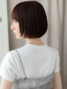 ワインレッド姫カット切りっぱなし小顔ショートボブ30代40代