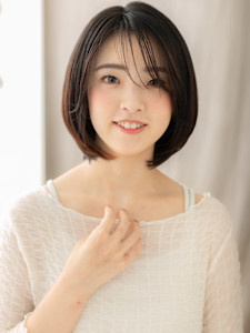 チャコールグレー大人美人伸ばしかけ黒髪丸みボブ30代40代