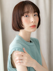 シースルーバングワインレッド小顔切りっぱなしボブ30代40代