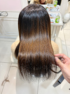 ダメージ補修**しながら叶える極上ツヤストレート