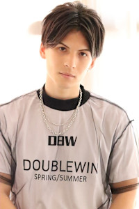 抜け感マッシュ×センターパートで小顔見せ