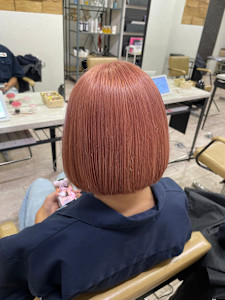 ピンクベージュ