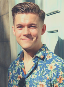 刈り上げセンターパートサーフカールフェザーパーママレットヘア