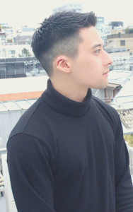 刈り上げセンターパートサーフカールフェザーパーママレットヘア