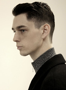 刈り上げセンターパートサーフカールフェザーパーママレットヘア