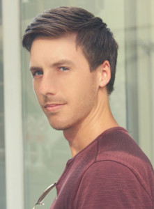 刈り上げセンターパートサーフカールフェザーパーママレットヘア