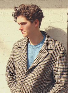 刈り上げセンターパートサーフカールフェザーパーママレットヘア