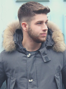 刈り上げセンターパートサーフカールフェザーパーママレットヘア