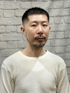 ミドルフェードクロップショート