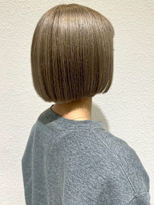 アッシュベージュ 透明感カラー 艶髪 ボブ 顔周りカット