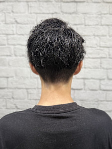 耳掛け無造作アップバングショート