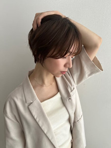 愛されシルエットの大人向けショートスタイル